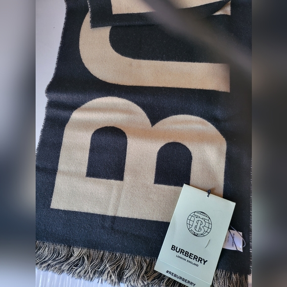 Burberry Beige & Black Logo Jacquard Scarf nwt - Picture 3 of 8